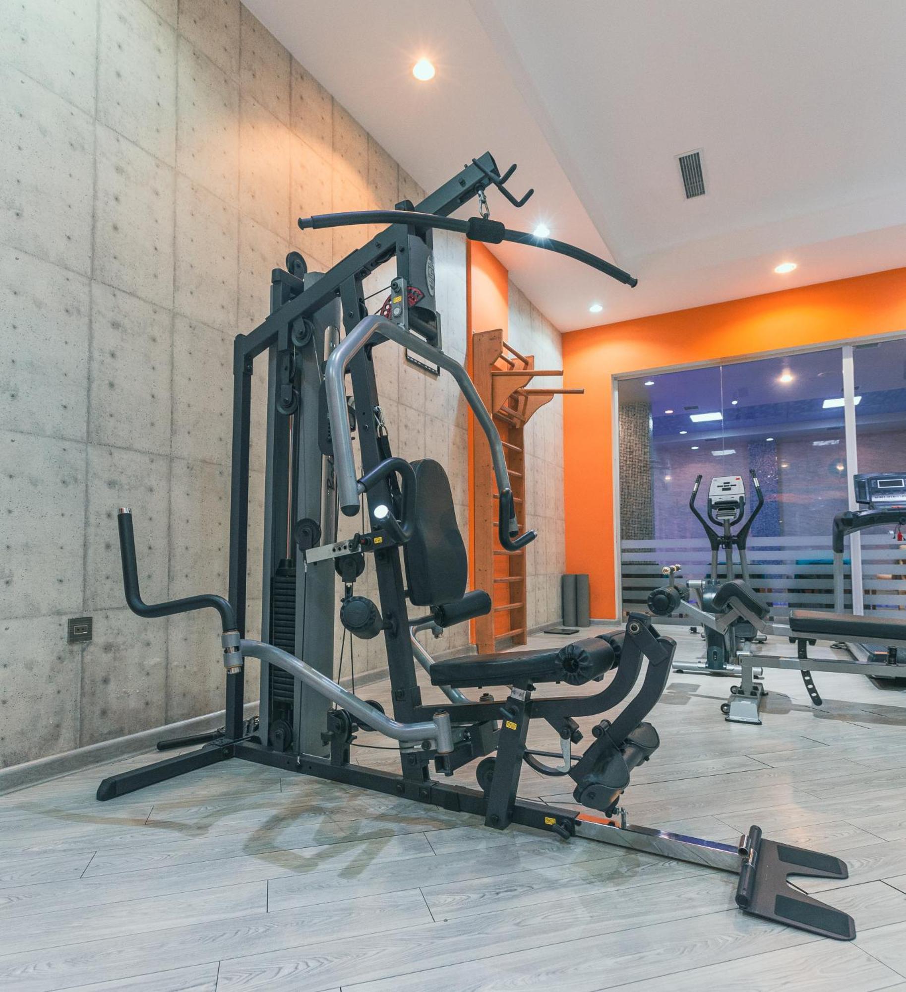 Alba Hotel & Spa Баку Екстер'єр фото A typical home gym